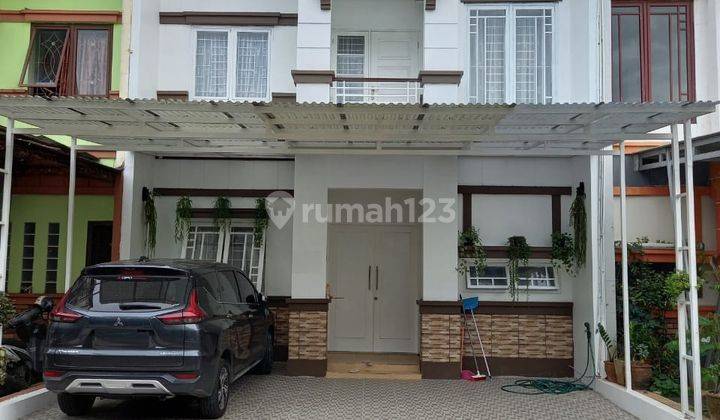 Rumah Sudah Direnovasi Dan Siap Huni, Utara, di Cluster Modernland 1