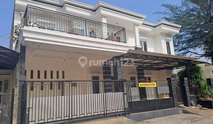 Rumah Mewah Siap Huni, Full Furnish, Timur, di Cluster Banjar Wijaya 1