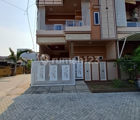 Rumah Baru, Minimalis Modern, Hook, 2 Lantai, di Perum Simprug DiPoris