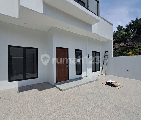 Rumah Baru, Bangunan Mandiri, 2 LT, Selatan, di Perum Kencana Loka Bsd 2