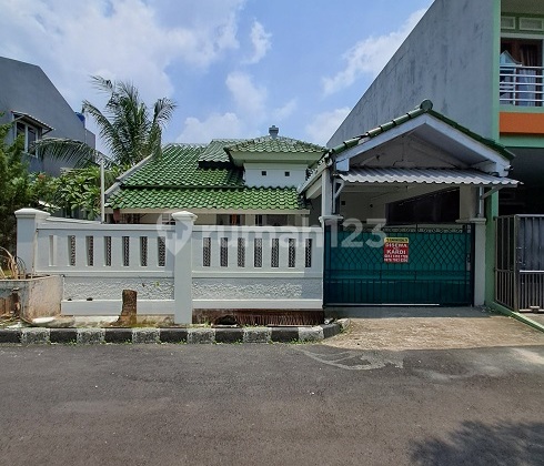 Rumah Siap Pakai, Semi Furnished, 1,25 LT, di Cluster Banjar Wijaya