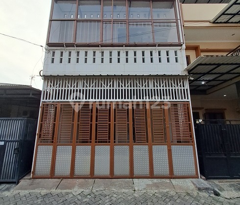 Rumah Bangunan 4Lt dan Kondisi Siap Huni, Selatan,Di Perum Grand Poris Rumah Bangunan 4Lt dan Kondisi Siap Huni, Selatan,Di Perum Grand Poris