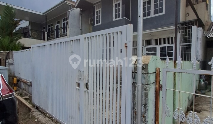 Rumah Siap Huni, Renovasi, Timur, 2 Lantai, di Cluster Modernland