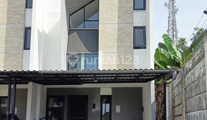 Rumah Siap Huni, Renovasi, 2 Lantai, Full Bangunan, di Cluster Bsd