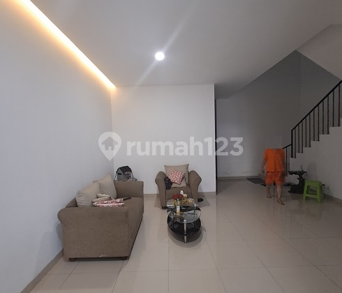 Rumah siap huni, Renovasi, Boulevard, 2,5 Lantai, di Cluster Pinewood