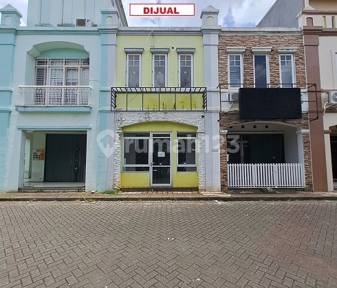 Ready-to-Use Shop House, Renovated, 2.5 Floors, South-facing, at Banjar Wijaya Shop House