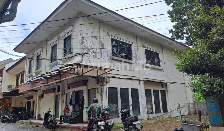 Jual Murah 2 Ruko Gandeng, Butuh renovasi, Barat daya, Lokasi strategis
