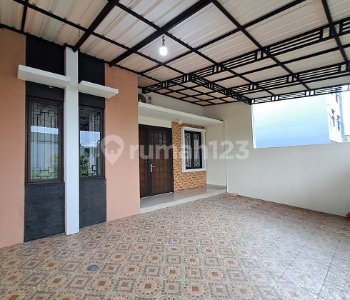 Rumah Siap Huni, Renovasi, Boulevard, 2 Lantai, di Perum Metland Puri 2
