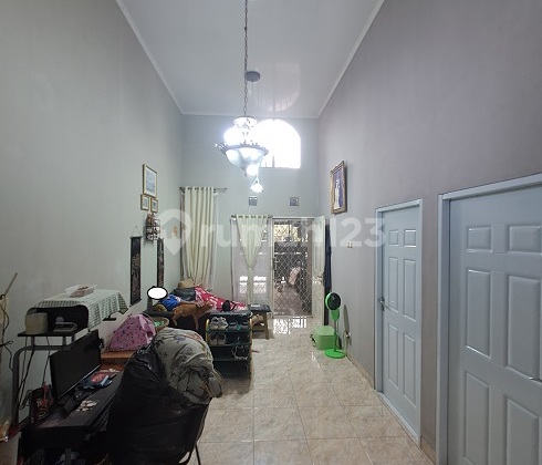 Rumah Siap Huni, Renovasi, 1,5Lt, View Taman, di Cluster Banjar Wijaya