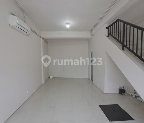 Ready-to-Use Shop House, 2 Floors, Facing Boulevard, Located at Azores Shop House 2