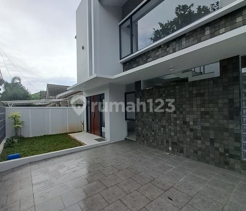 Rumah Baru, Bangunan Mandiri, 2Lt, Selatan, di Perum Kencana Loka Bsd 2