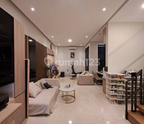 Rumah Baru, Scandinavian, 2,5 Lantai, Utara, di Cluster Banjar Wijaya 1