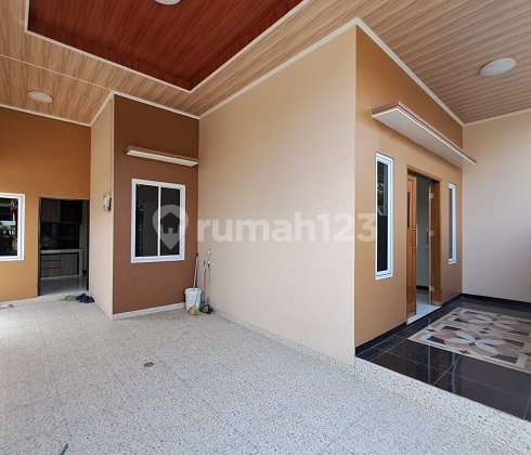 Rumah Baru, Minimalis Modern, Hook, 2 Lantai, di Perum Simprug DiPoris 2