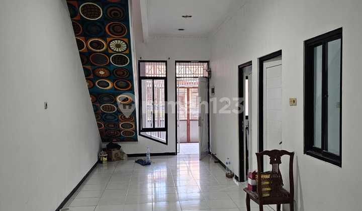 Rumah Bangunan 4Lt dan Kondisi Siap Huni, Selatan,Di Perum Grand Poris 2