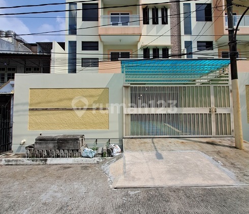 Rumah 3 lt siap huni, tenggara, belum ditinggalin, di Kompleks BNI 46 Rumah 3 lt siap huni, tenggara, belum ditinggalin, di Kompleks BNI 46