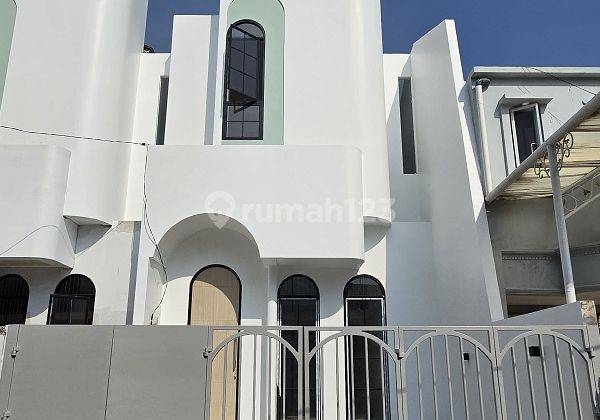 Dijual Rumah Baru Little Santorini, di Perum Citra Garden 2, Kalideres 1