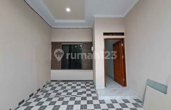 Rumah Baru, Minimalis Modern, 2 LT, Utara di Perum Cipondoh Makmur  2