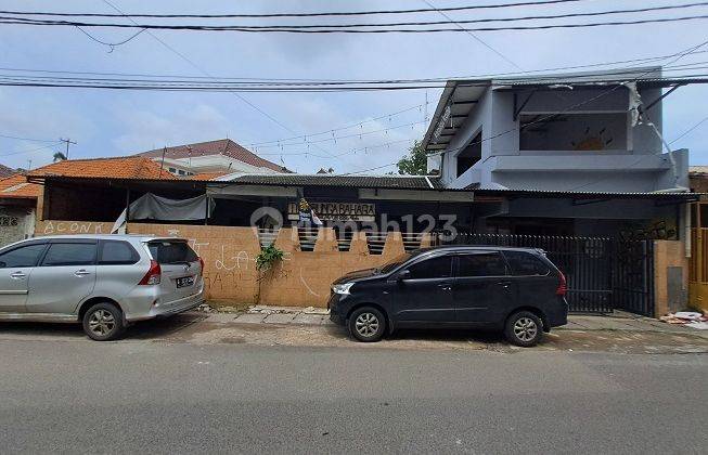 Dijual Ex Cafe dan Rumah tinggal, Barat daya, di Jl. Saham Tangerang 1