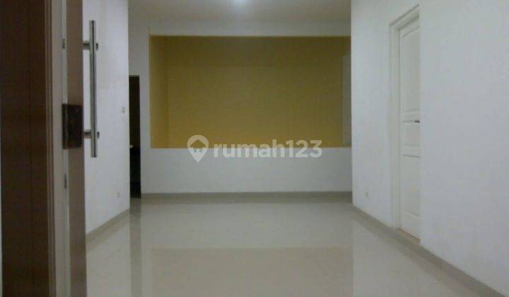 ruang tamu harga murah,rumah sdh direnovasi,selatan,diperum taman