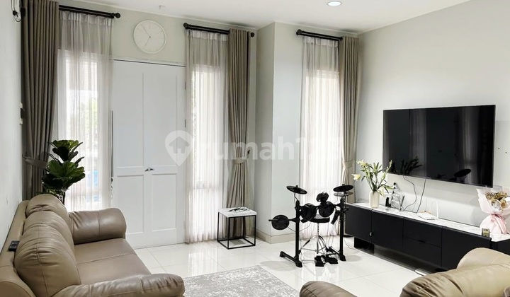 Rumah Siap Huni, 2 Lantai, Timur, di Cluster Pinewood Banjar Wijaya 2