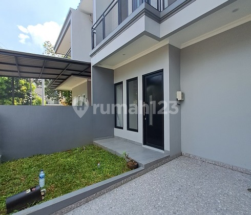 Rumah Baru, Scandinavian, 2 LT, Semi Furnished, di Perum Kencana Loka 2