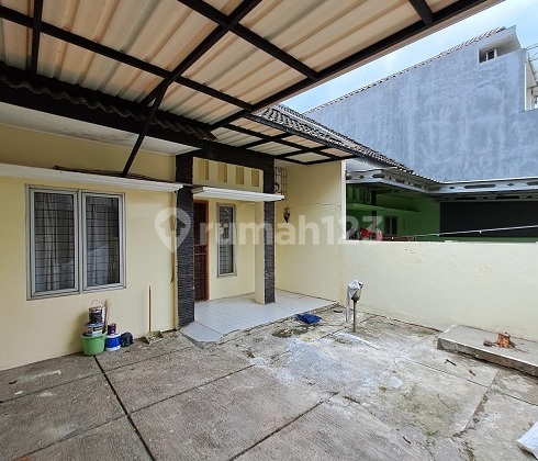 Ready-to-Use House, 1 Floor, Unfurnished, in Banjar Wijaya Cluster 2