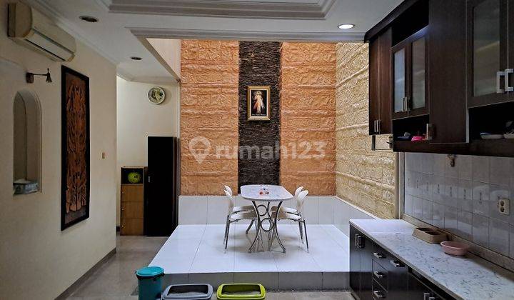 Rumah Sudah Direnovasi, 2,5 Lt, Timur, di Cluster Banjar Wijaya 1