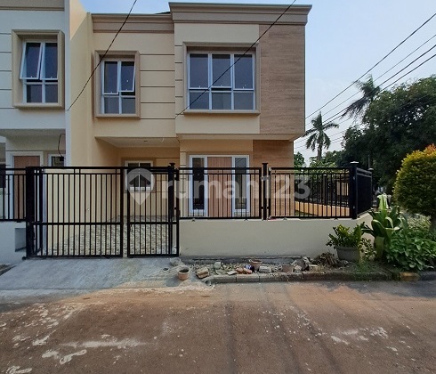 New House, Independent Building, 2 Floors, Northeast, in Gading Serpong Sector