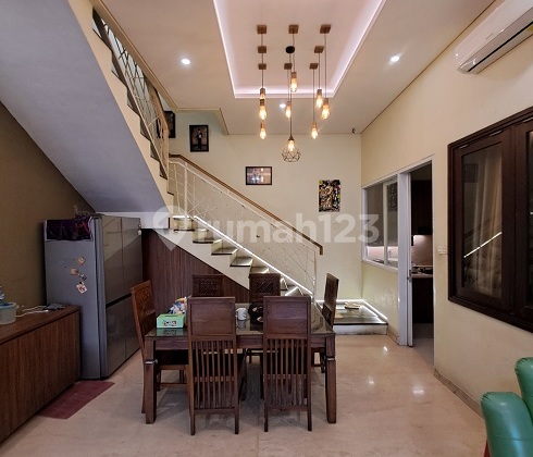 Rumah Siap Huni, Bangunan Mandiri, 3 Lantai, di Cluster Banjar Wijaya 2