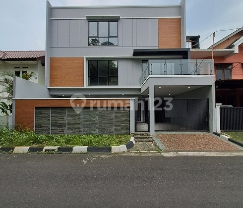 Rumah Mewah Baru, Minimalis modern,3Lt, Barat Daya,di Perum Modernland