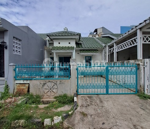 Rumah siap huni, Renovasi, 1 lantai, timur, di Cluster banjar wijaya