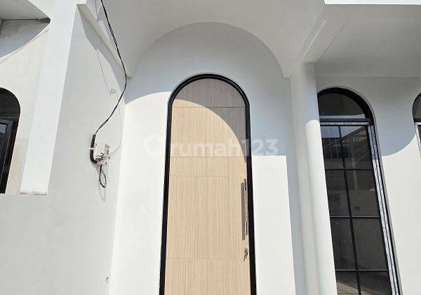 Dijual Rumah Baru Little Santorini, di Perum Citra Garden 2, Kalideres 2