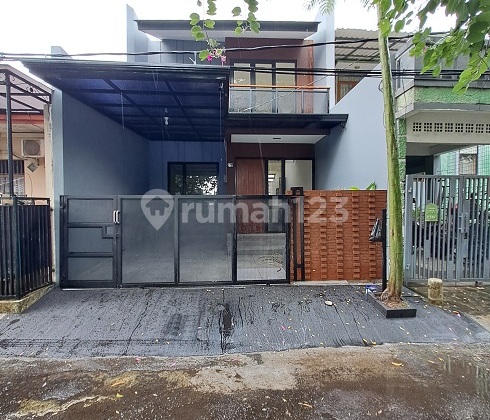 Rumah Baru, Renovasi, 2 Lantai, depan taman, di Perum Kencana Loka BSD