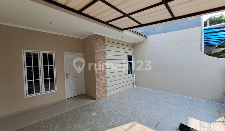 Rumah siap huni, renovasi, ,5 Lantai, Utara, di Perum Griya Loka BSD 2