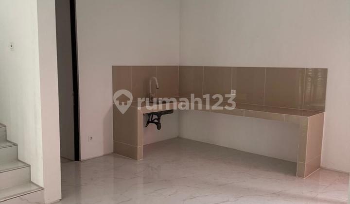 Dijual Rumah 3 Lantai Kondisi Bagus Di Serpong, Citra Garden  2