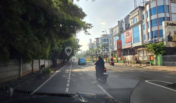 Disewakan Ruko Plaza Kebon Jeruk Hadap Jalan Raya Dekat Pintu Tol 2