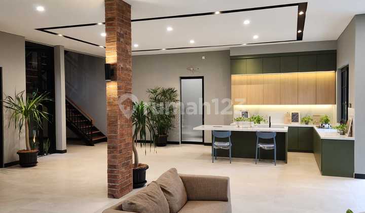 For Sale: 3-Story Move-In Ready House in De Latinos Area, BSD 2