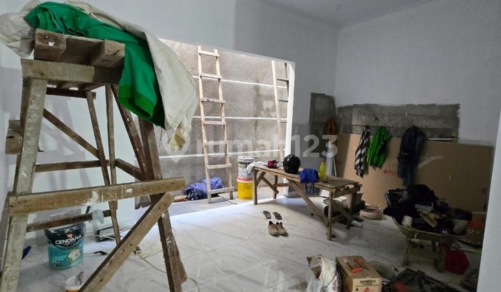 Rumah Kondisi Rapi di Taman Meruya Jakarta Barat. Sun 2