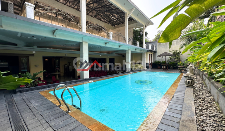 Luxury & Classic House by Hadi Prana in Cilandak, South Jakarta