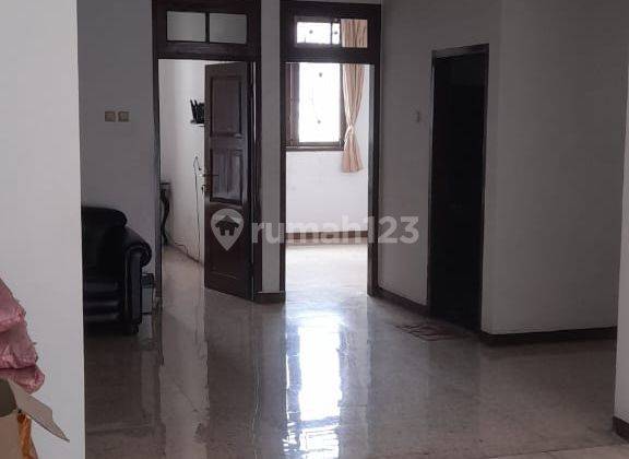 Rumah siap huni di Kebayoran lama Area 1