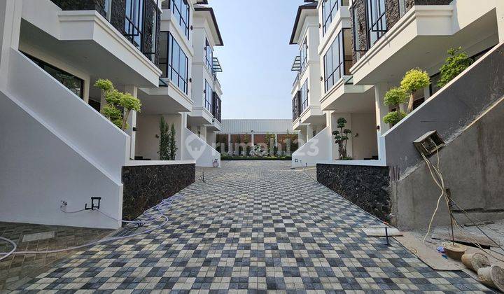 Dijual Lebak Bulus Townhouse Brand New Furnished 2