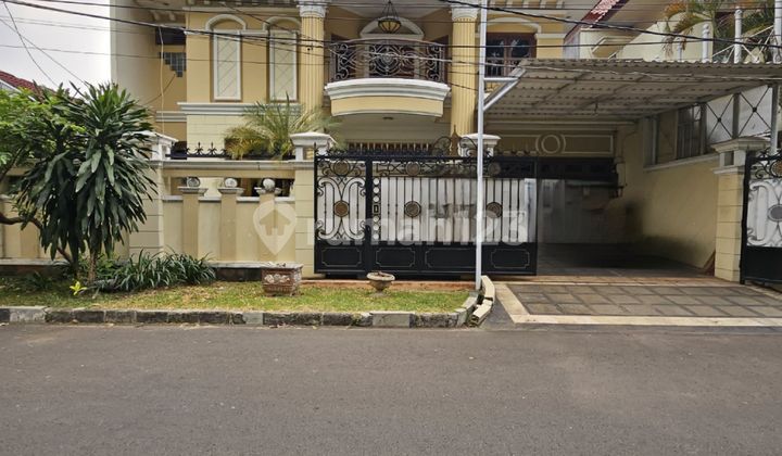 For Sale House in Lebak Bulus Complex - Facing Park