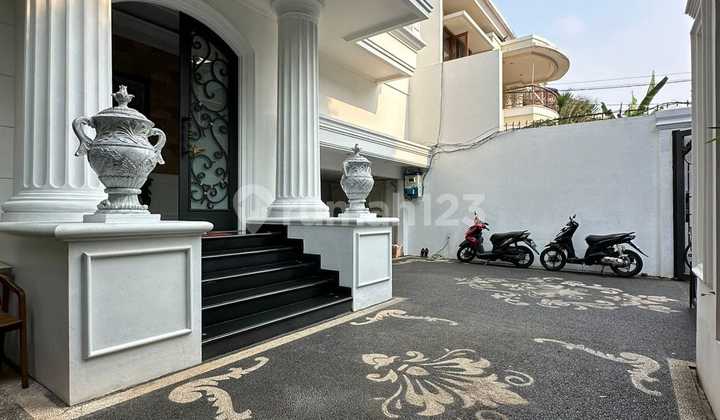 Dijual Rumah Pondok Indah Jakarta Selatan- Design Modern Classic Kualitas Mewah