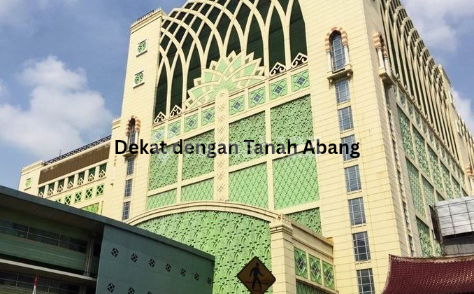 Ruko Panjang Depan Jalan Utama Area Pusat Bisnis Di Jakarta Pusat