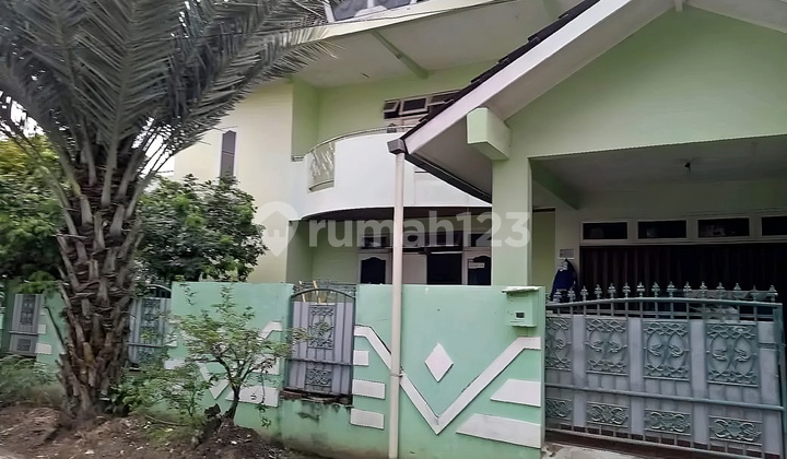 Rumah Luas dan Asri 2 Lantai di Griya Jatisari Jakasampurna Bekasi