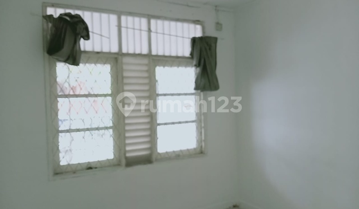 Rumah 1 Lantai Asri dan Sejuk Depan Taman Sektor 5 Bintaro Jaya 2