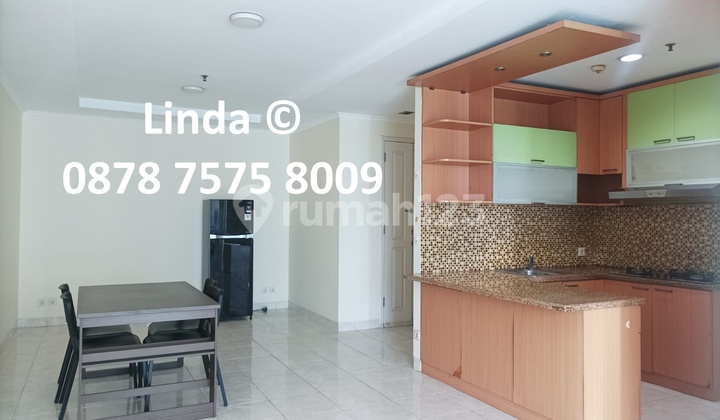 Paris Frenchwalk MOI furnished corner