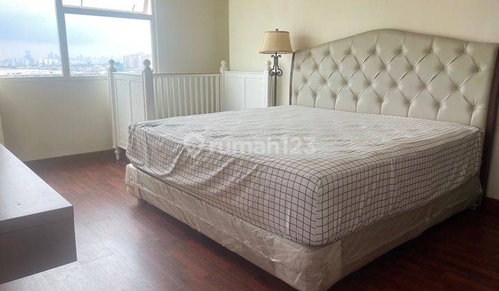 Sherwood Furnished Lantai Sedang City View 2