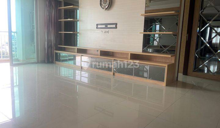 Sherwood Furnished Lantai Sedang City View 1