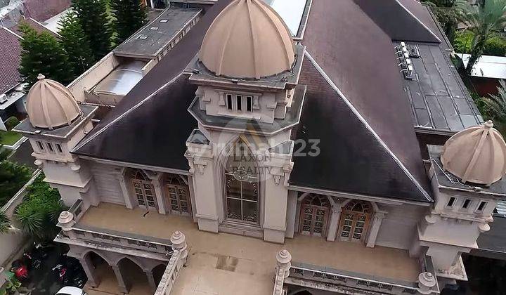 Rumah Lux Berdesain Victorian Gothic Empire Bermaterial Super Ads 2